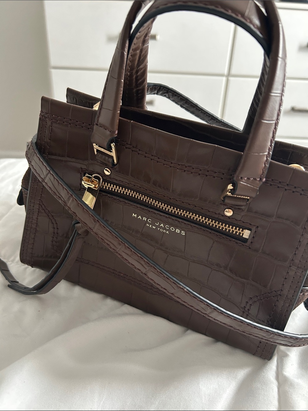 Marc Jacobs Brown Croc-Embossed Leather Crossbody Bag 👜